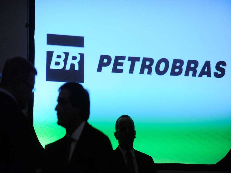 Ações da Petrobras têm realização de lucros
