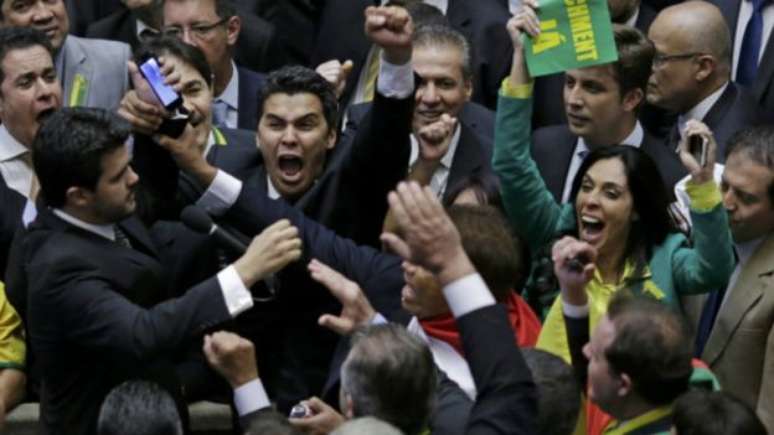 Câmara decidiu abrir processo de impeachment contra presidente Dilma Rousseff