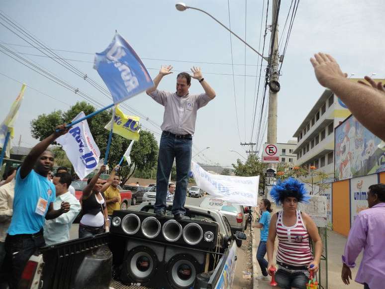 Prefeito Ruy Muniz, de Montes Claros (MG), durante campanha eleitoral em setembro de 2012