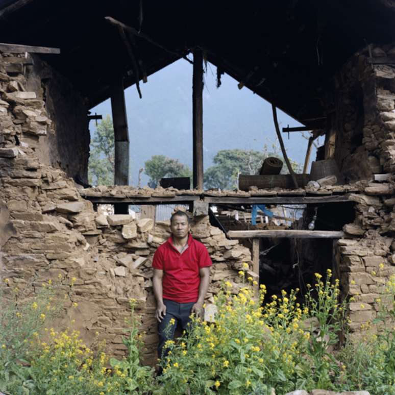 A casa de Lokbahadur Magar, em Gorkha, desabou e 12 pessoas morreram em seu vilarejo. 