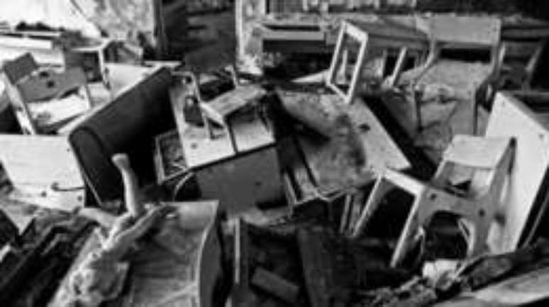 Cidade ficou parada no tempo ap&oacute;s evacua&ccedil;&atilde;o