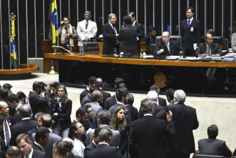 Cunha vai ao STF contra agressões no plenário da Câmara 