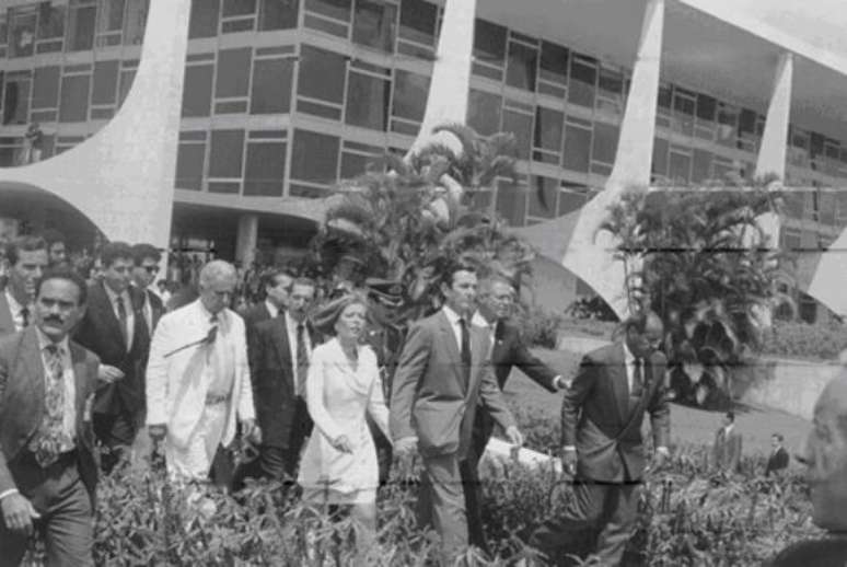 Fernando Collor deixa o Palácio do Planalto após processo de impeachment em 1992 