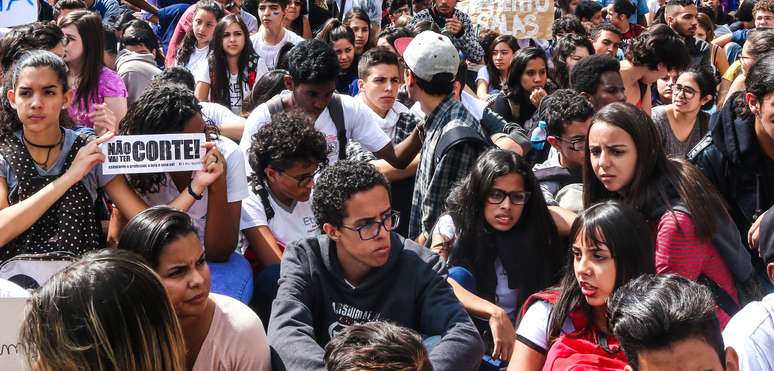 A sede do Centro Paula Souza, no bairro da Luz, região central da capital paulista, foi ocupada na tarde de ontem (28) por estudantes que protestam contra a falta de merenda e os cortes nos recursos da educação.