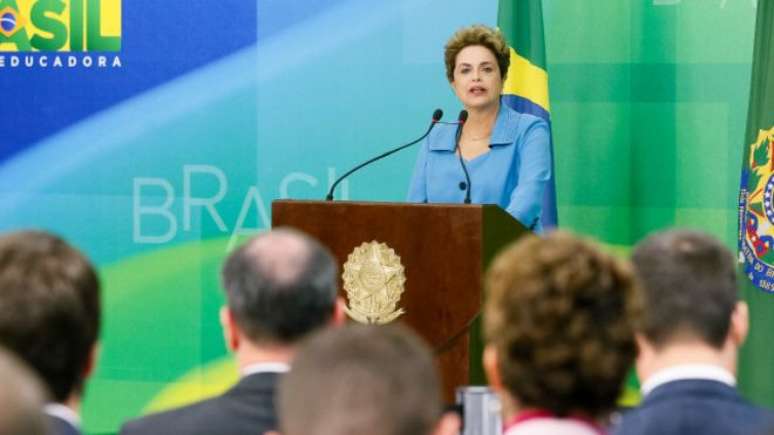 Acenos de Dilma a estudantes e indígenas e novas ações em programas como o Mais Médicos miram chances do PT em 2018 e legado pessoal de presidente, diz brasilianista Matthew Taylor