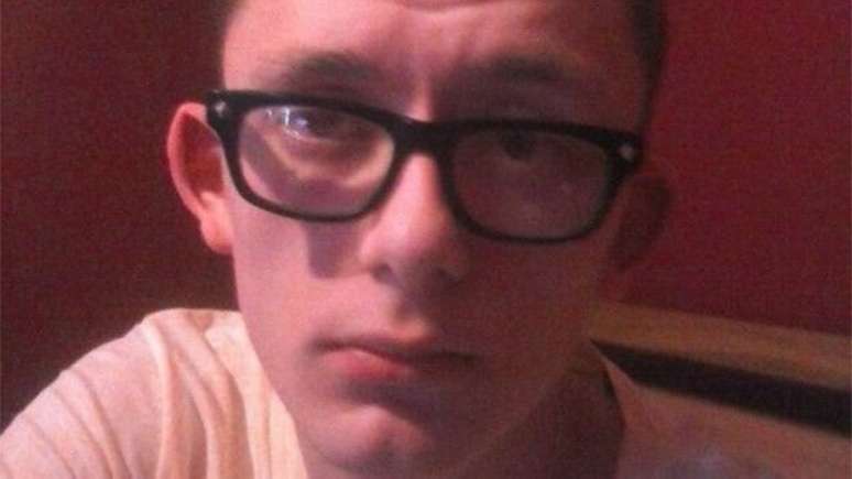 Fairweather disse que apunhalou os olhos das v&iacute;timas para que elas n&atilde;o vissem 'o mal'