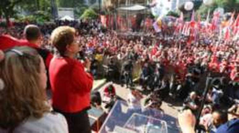 'Querem chegar ao poder sem voto, em uma eleição indireta sob o disfarce de impeachment', disse Dilma