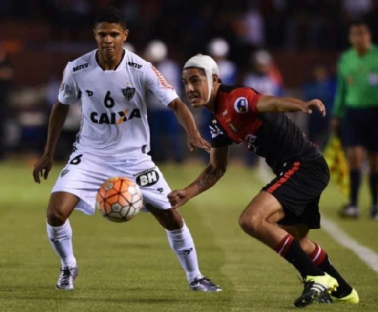 Douglas Santos - Formado na base do Náutico. Hoje joga no Atlético Mineiro