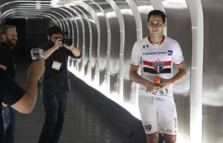 Paulo Henrique Ganso - Formado na base do Santos. Hoje joga no São Paulo