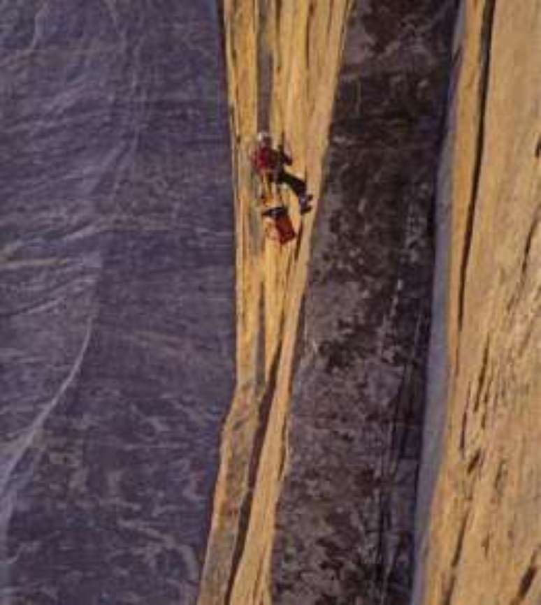 Lowe também havia ficado conhecido por ter resgatado outros escaladores