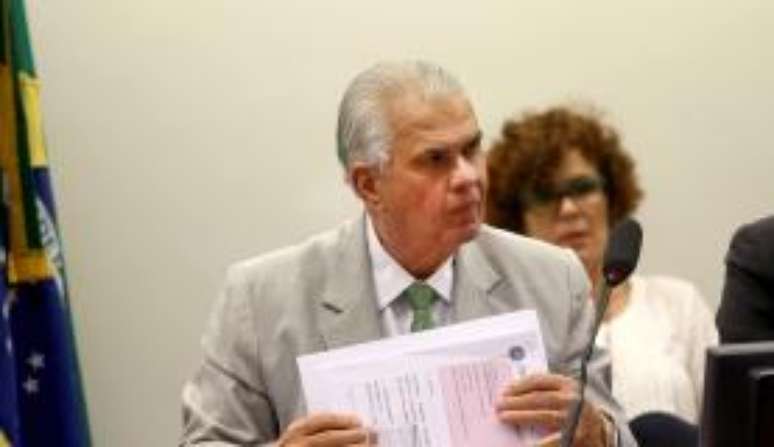 O deputado José Carlos Araújo coloca em discussão consulta sobre substituição e renúncia de titulares do Conselho de Ética