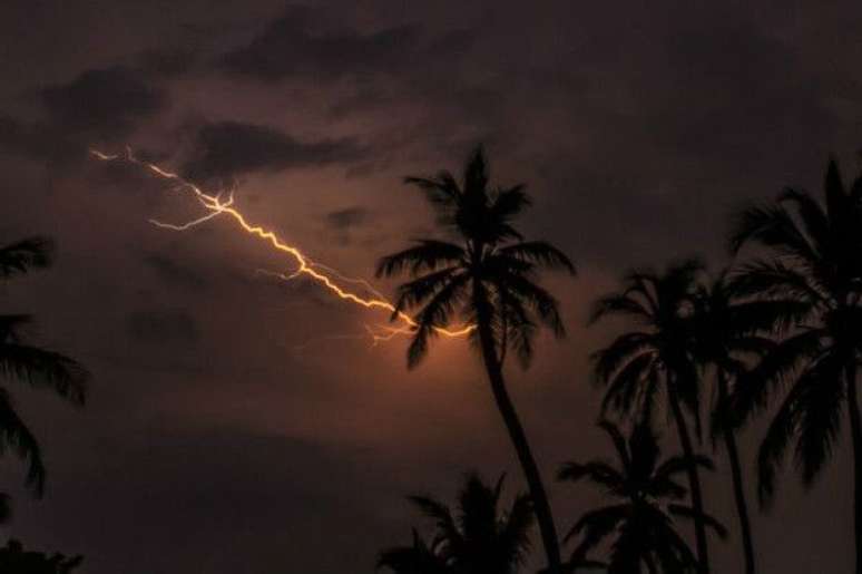 Por ano, ocorrem 297 tempestades de relâmpagos no lago