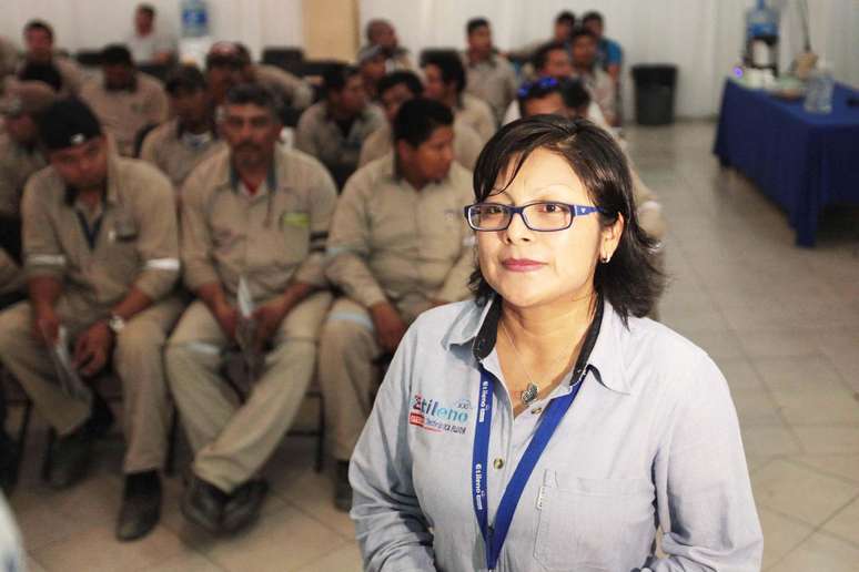 Mariana Hern&aacute;ndez respons&aacute;vel de seguran&ccedil;a empresarial e rela&ccedil;&otilde;es trabalhistas do Etileno XXI. 