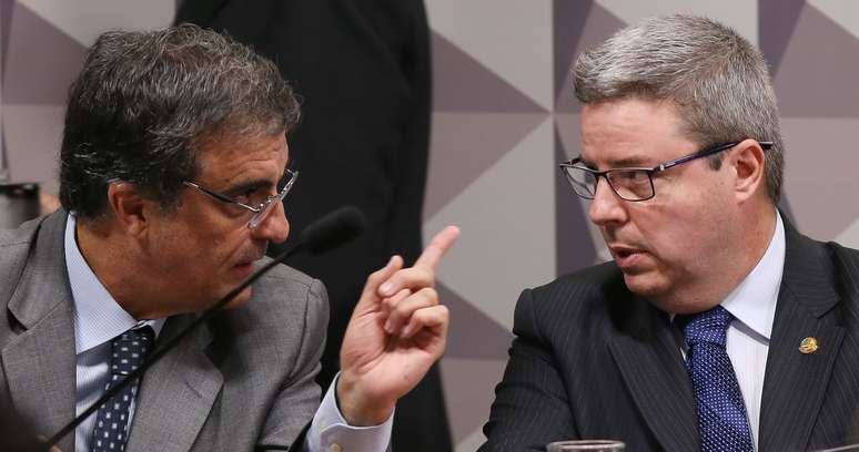 O documento em defesa da presidente segue reafirmando os argumentos j&aacute; apresentados pelo advogado-geral da Uni&atilde;o, Jos&eacute; Eduardo Cardozo. de que n&atilde;o h&aacute; nada que prove que Dilma tenha cometido crime de responsabilidade.