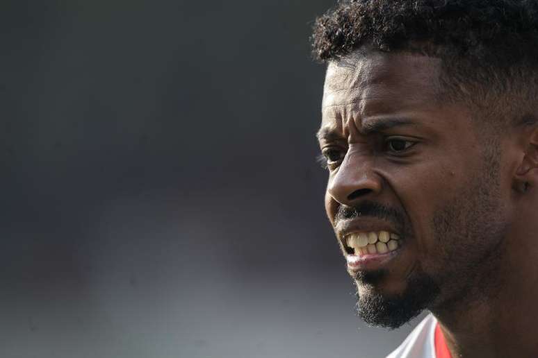 Michel Bastos marcou o &uacute;nico gol do S&atilde;o Paulo, mas saiu com dores