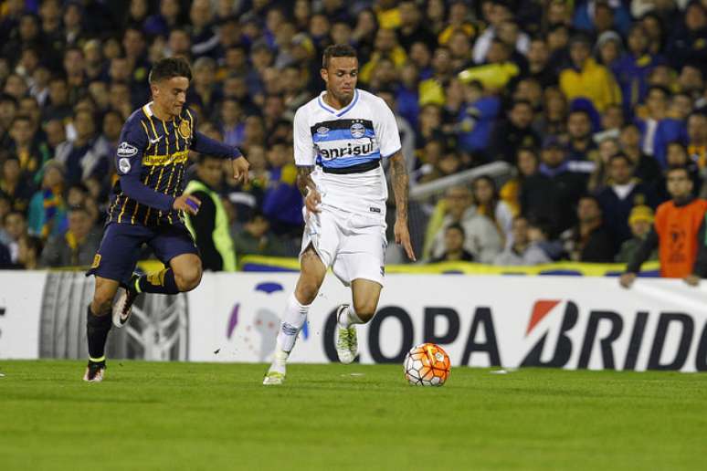 Luan passou em branco em derrota do Grêmio na Argentina