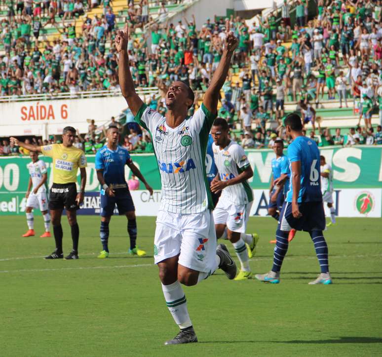 Jogando em casa, Chape empatou por 1 a 1 com Joinville e assegurou o título do Catarinense 2016. Atacante ainda terminou como o artilheiro da competição, com 10 gols