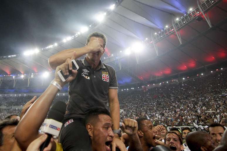 Após "fico", Jorginho se emociona com conquista pelo Vasco