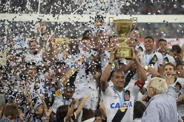 Após rebaixamento no Brasileiro, Vasco é campeão carioca
