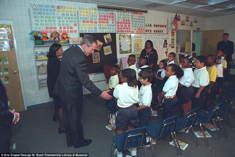 George W. Bush durante visita à uma escola na Flórida