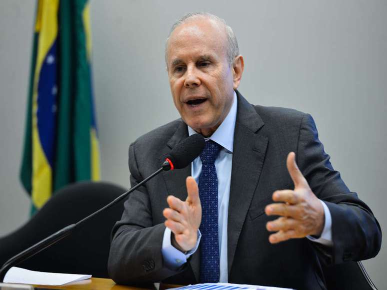 Guido Mantega vai prestar depoimento à Polícia Federal