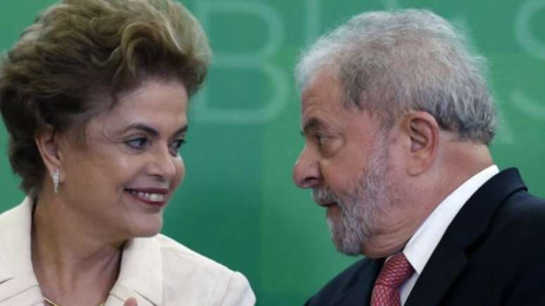 A presidente afastada Dilma Rousseff e o ex-presidente Lula