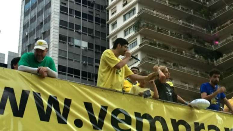 Rogério Chequer, do movimento Vem Pra Rua, durante protesto na avenida Paulista contra o governo Dilma