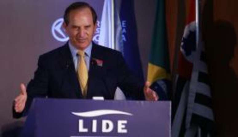 Na avaliação de Luiz Fernando Furlan, ministro de Desenvolvimento, Indústria e Comércio no governo Lula, houve um exagero nos gastos e subsídios, gerando um aumento da dívida pública e o endividamento das famílias