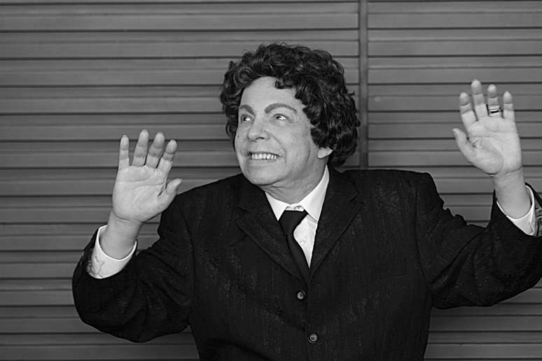 Cauby Peixoto em Brasília, em 2012, durante a solenidade onde recebeu a medalha do Mérito Legislativo como um reconhecimento à sua contribuição à música popular brasileira em mais de seis décadas de carreira.