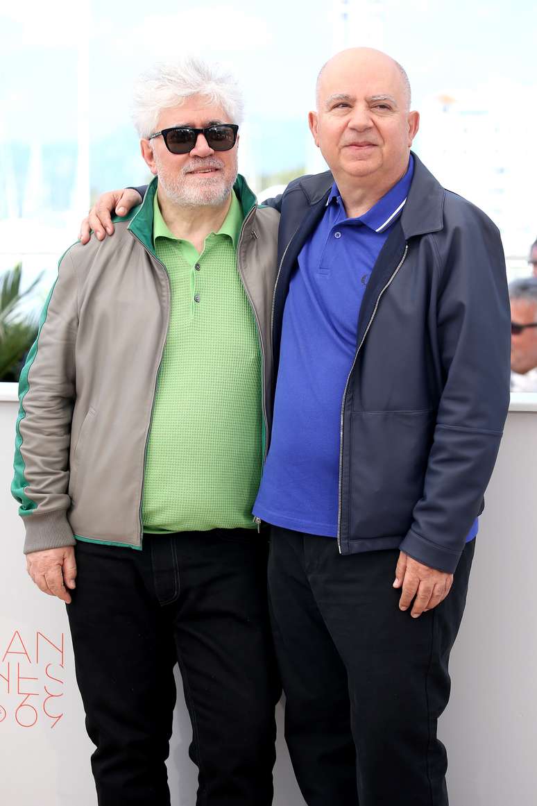 Director Pedro Almodóvar e o produtor Agustin Almodóvar no Festival de Cannes, na França