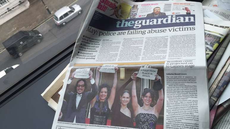 Foto de protesto ilustrou capa do britânico The Guardian
