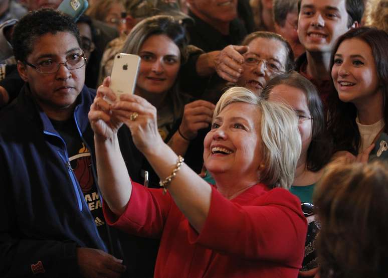 Cerca de 67% dos entrevistados disseram que não confiam em Hillary, um aumento de cinco pontos percentuais quando comparado com a pesquisa de junho. Por outro lado, 28% a consideram honesta.