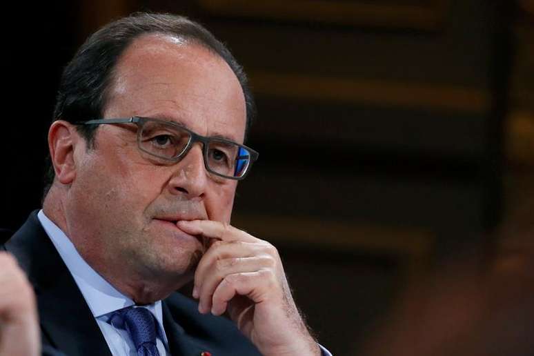 François Hollande anunciou a abertura de um inquérito para apurar as causas do acidente