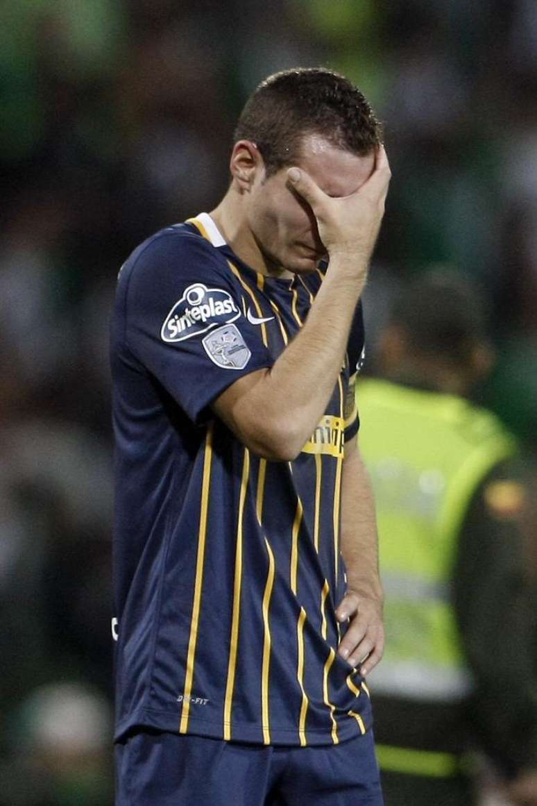 Marco Ruben, do Rosario Central, lamenta derrota de virada para o Atlético Nacional