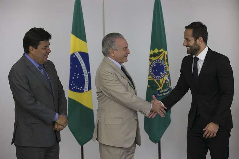 Mendonça Filho (ministro da Educação), Michel Temer e Marcelo Calero (futuro ministro da Cultura)