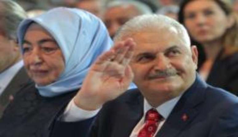 Binali Yildrin é eleito líder do partido AKP na Turquia 