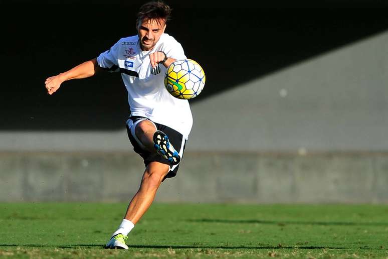 Rafael Longuine deve ser titular contra o Figueirense