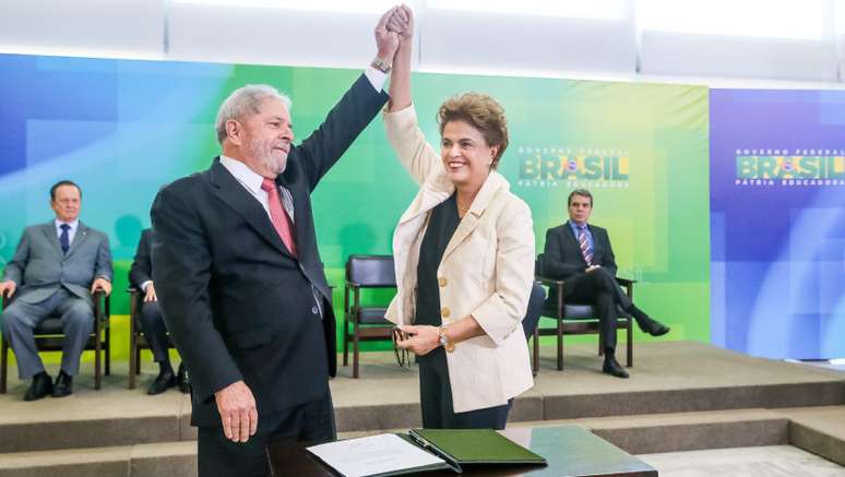 Lula durante assinatura de sua posse como ministro