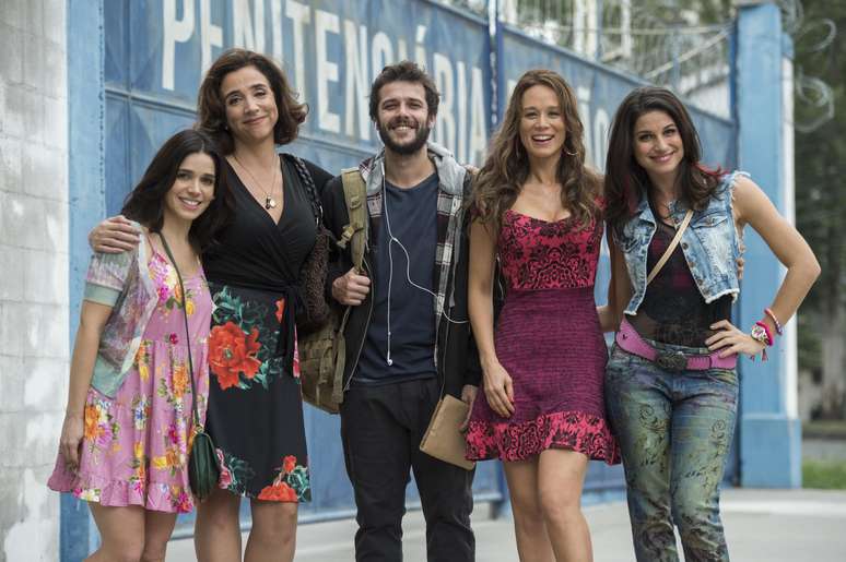 Família Di Marino – Francesca ( Marisa Orth ), Giovanni ( Jayme Matarazzo ), Tancinha ( Mariana Ximenes), Carmela ( Sabrina Petraglia ) e Shirlei ( Sabrina Petraglia )