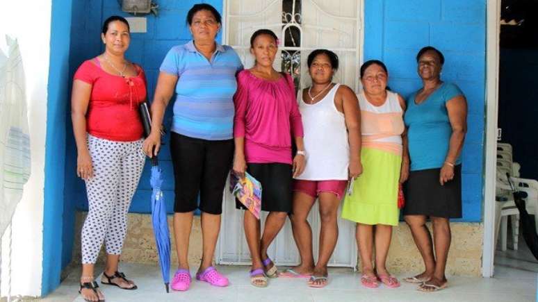 Grupo de mulheres construiu casas com suas próprias mãos