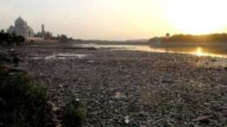 Ativistas pedem a limpeza urgente do rio Yamuna
