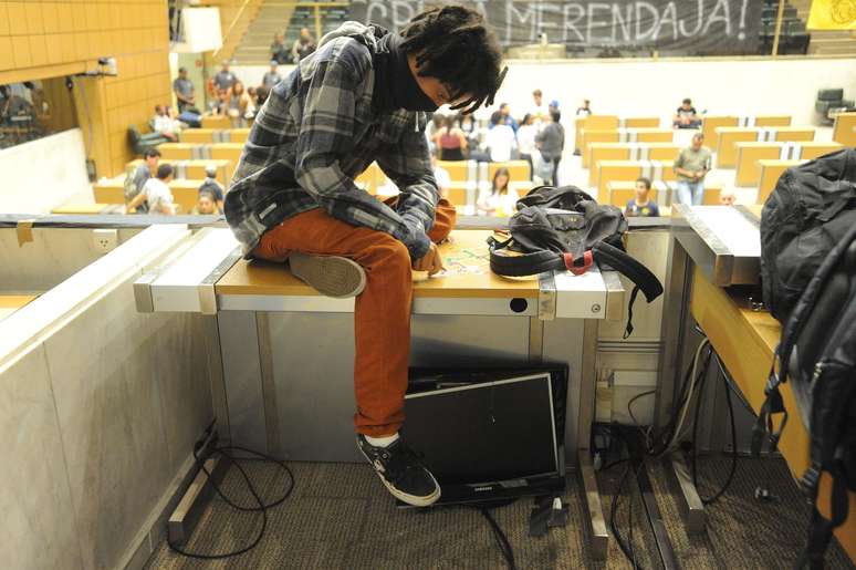 Estudantes secundaristas e das escolas técnicas do Estado de São Paulo ocuparam a Assembleia  exigindo a implantação da CPI, que tem entre os envolvidos em denúncias o  presidente da Alesp Fernando Capez.