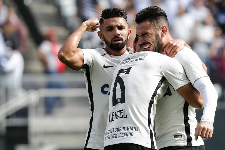 Jogadores comemoram gol do Corinthians durante a partida do Campeonato Brasileiro 2016