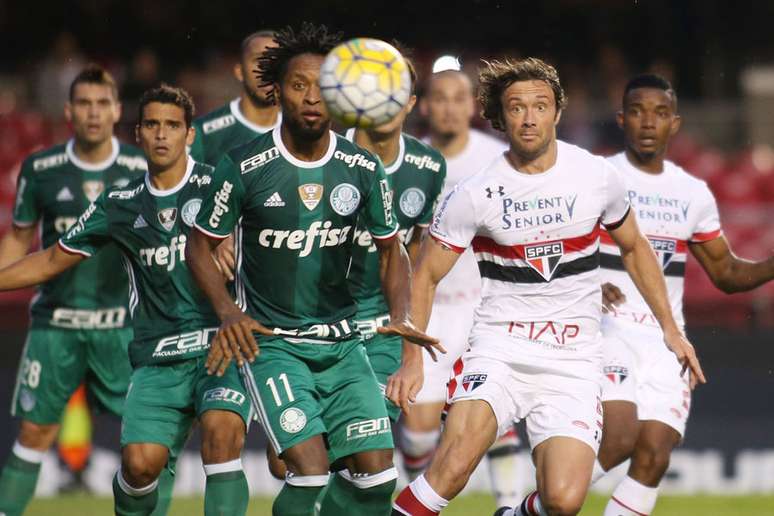 Lugano segue sem perder para o Palmeiras pelo São Paulo e rebate questionamentos sobre rapidez em campo: "falar que um zagueiro precisa apostar corrida com atacante é burrice"