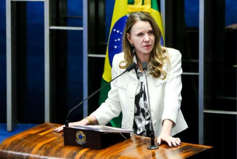 Pela proposta da senadora Vanessa Grazziotin, a pena para o crime de estupro praticado por duas ou mais pessoas aumenta de um a dois terços