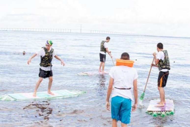 Estudantes do Amazonas desenvolvem prancha ecológica de SUP com garrafas PET