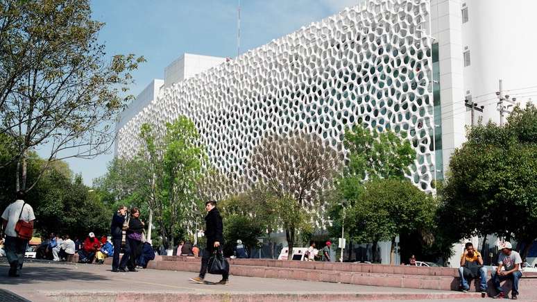 Fachada inteligente foi constru&iacute;da em frente a um hospital na Cidade do M&eacute;xico para amenizar polui&ccedil;&atilde;o local