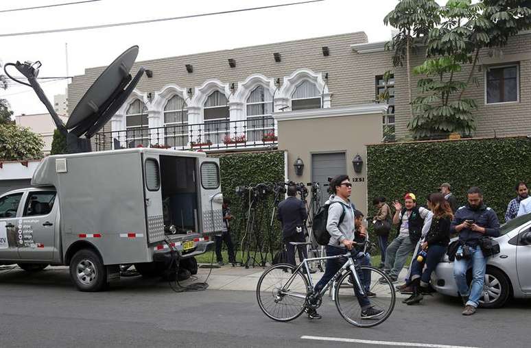 Jornalistas j&aacute; se concentram em frente &agrave; casa do candidato Pedro Pablo Kuczynski 