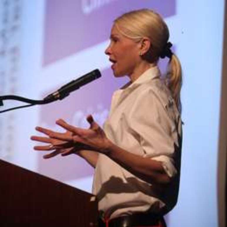 Katie Koestner faz campanha contra a viol&ecirc;ncia sexual atrav&eacute;s da organiza&ccedil;&atilde;o de caridade que fundou, a Take Back the Night