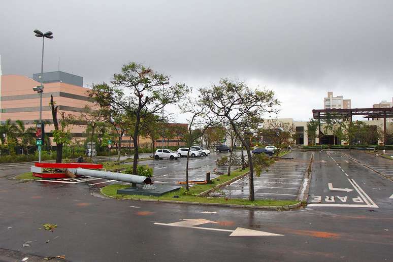 Estragos causados pelas fortes chuvas no Galleria Shopping em Campinas